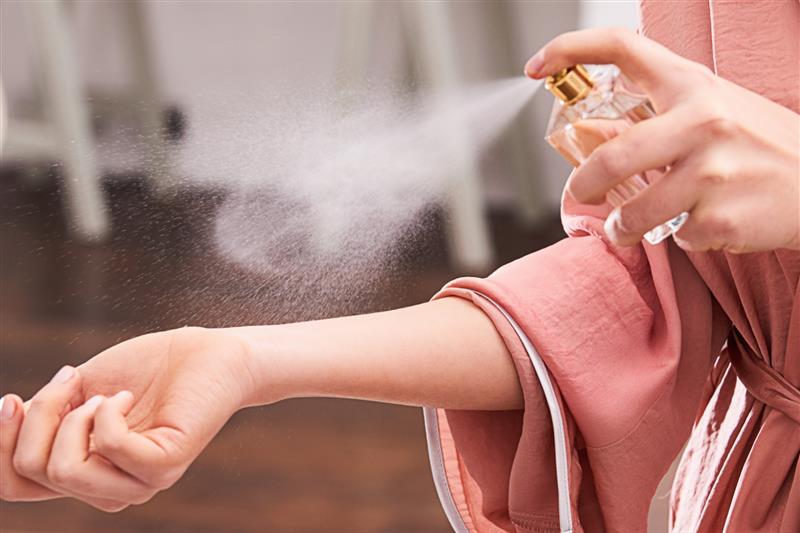 Tại sao lại chọn cổ tay là vị trí xịt nước hoa?